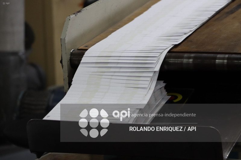 CNE PAPELETAS REFERENDUM IGM