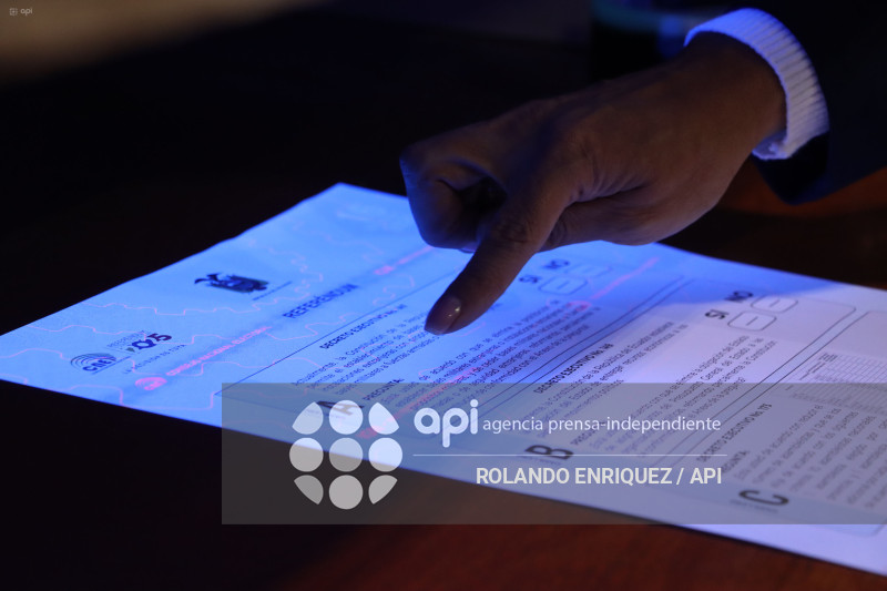 CNE PAPELETAS REFERENDUM IGM