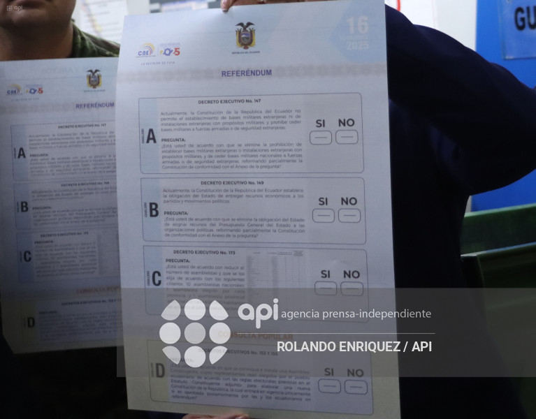 CNE PAPELETAS REFERENDUM IGM