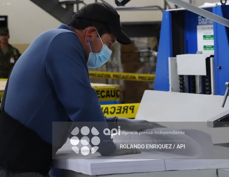 CNE PAPELETAS REFERENDUM IGM