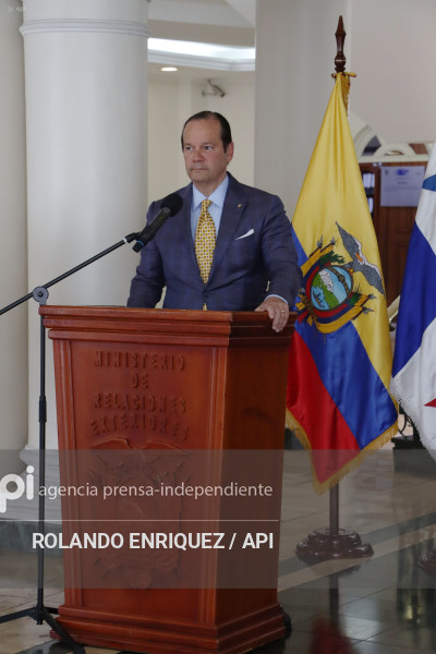 CONSULTAS POLITICAS ECUADOR Y PANAMA