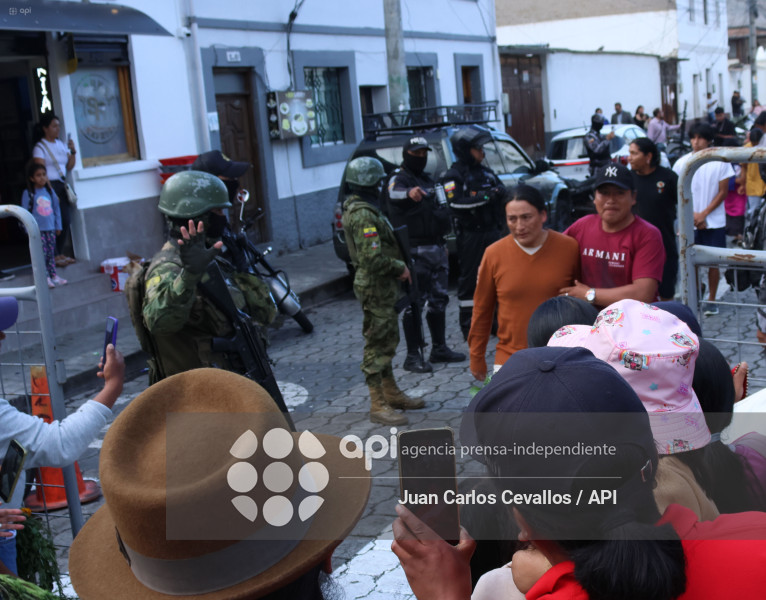 IMBABURA-PARO NACIONAL-DETENIDOS-DIESEL-OTAVALO-CUARTEL DE POLICIA