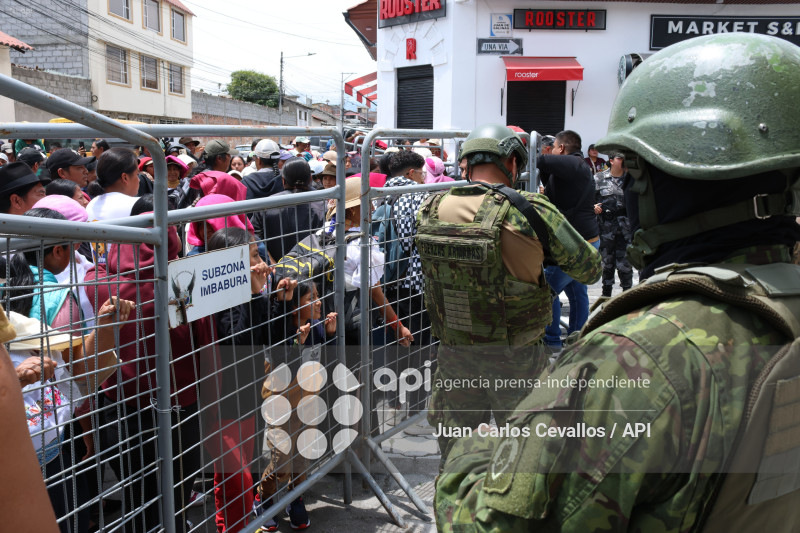 IMBABURA-PARO NACIONAL-DETENIDOS-DIESEL-OTAVALO-CUARTEL DE POLICIA