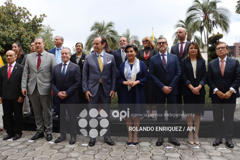 CONSULTAS POLITICAS ECUADOR Y PANAMA