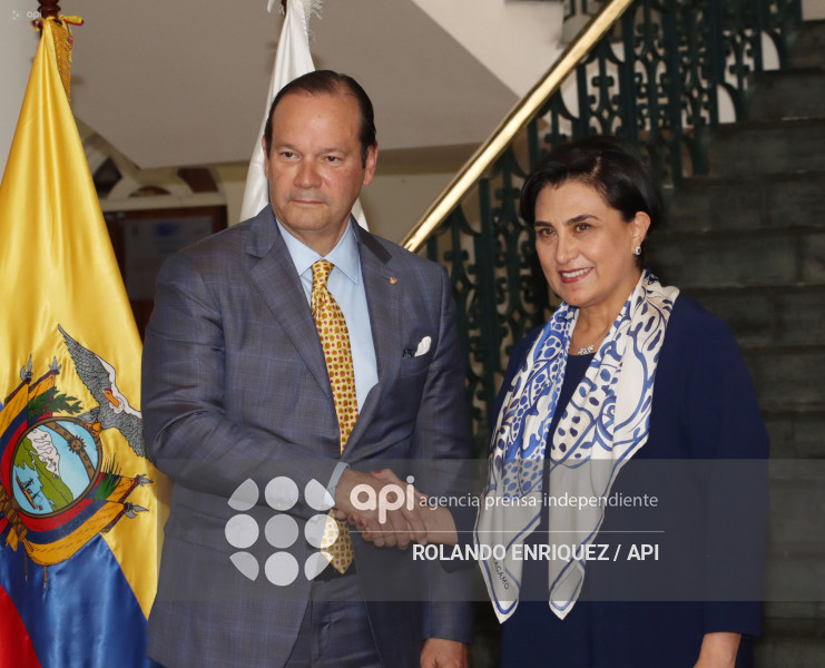 CONSULTAS POLITICAS ECUADOR Y PANAMA