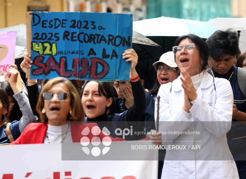 CUENCA-MARCHA-SOS-HOSPITAL VICENTE CORRAL MOSCOSO