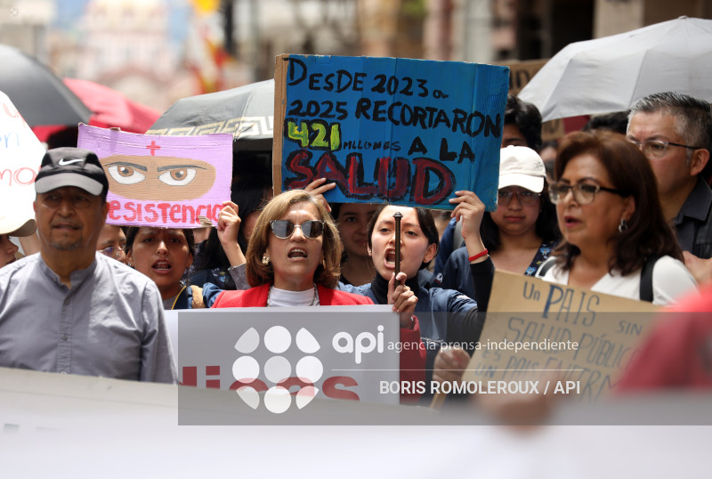 CUENCA-MARCHA-SOS-HOSPITAL VICENTE CORRAL MOSCOSO