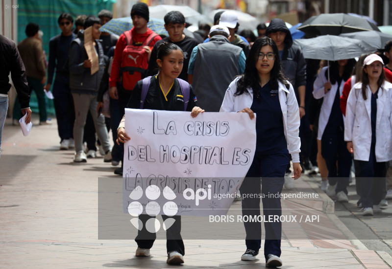 CUENCA-MARCHA-SOS-HOSPITAL VICENTE CORRAL MOSCOSO