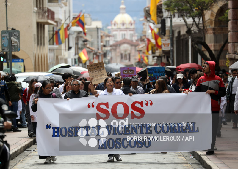 CUENCA-MARCHA-SOS-HOSPITAL VICENTE CORRAL MOSCOSO