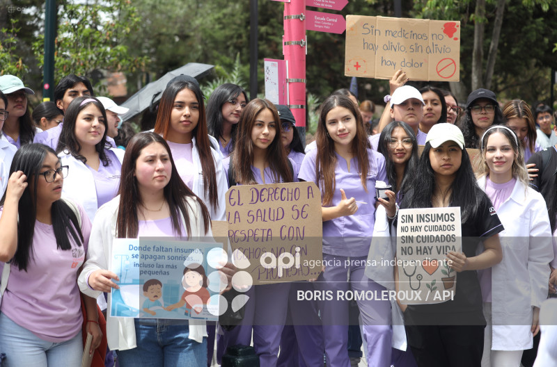 CUENCA-MARCHA-SOS-HOSPITAL VICENTE CORRAL MOSCOSO