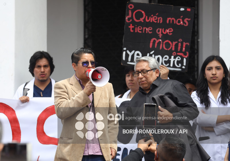 CUENCA-MARCHA-SOS-HOSPITAL VICENTE CORRAL MOSCOSO