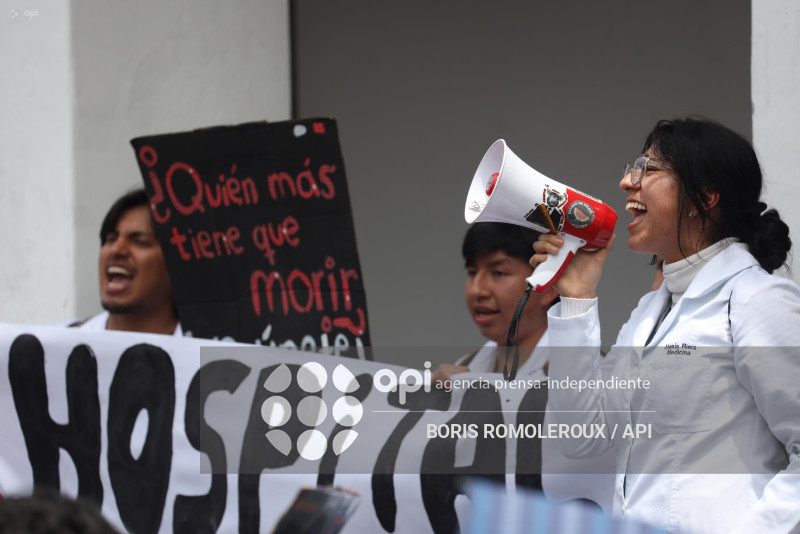 CUENCA-MARCHA-SOS-HOSPITAL VICENTE CORRAL MOSCOSO