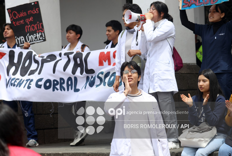 CUENCA-MARCHA-SOS-HOSPITAL VICENTE CORRAL MOSCOSO