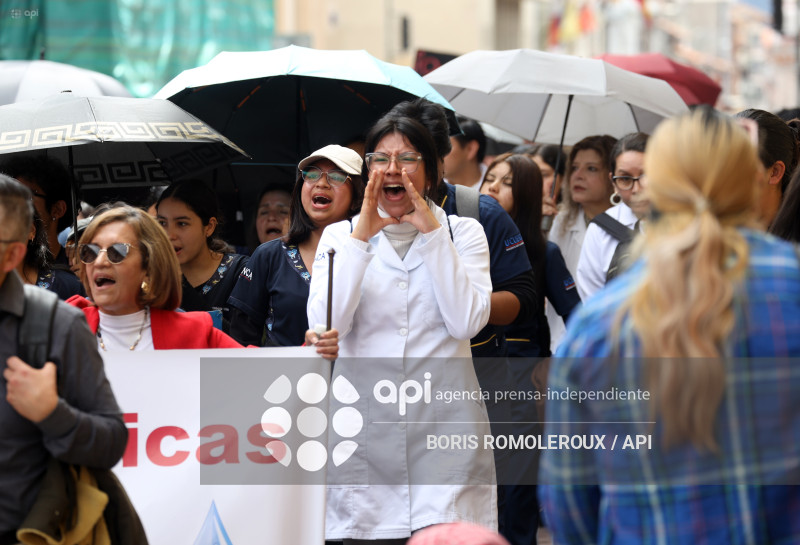 CUENCA-MARCHA-SOS-HOSPITAL VICENTE CORRAL MOSCOSO