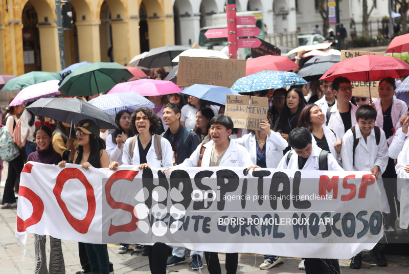 CUENCA-MARCHA-SOS-HOSPITAL VICENTE CORRAL MOSCOSO