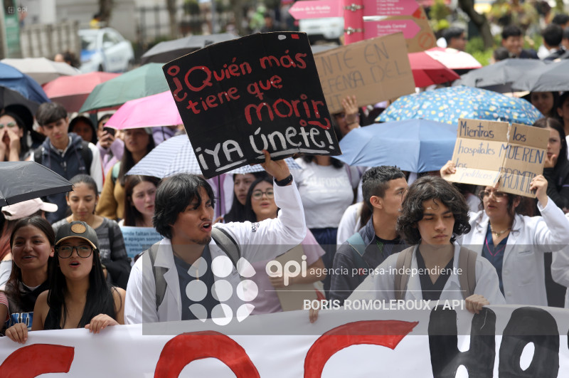 CUENCA-MARCHA-SOS-HOSPITAL VICENTE CORRAL MOSCOSO