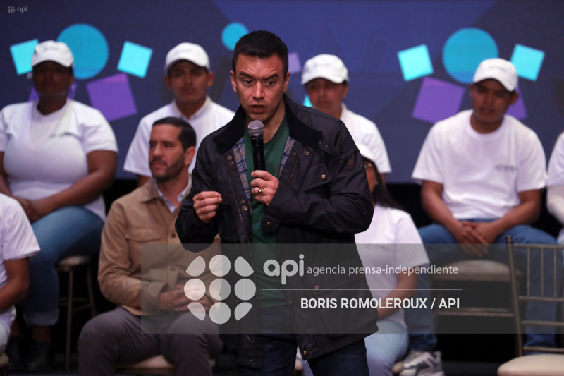 CUENCA-PRESIDENTE DANIEL NOBOA-JOVENES EN ACCION