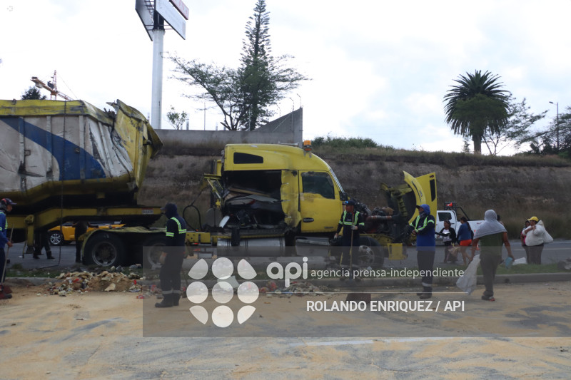 LIMPIEZA ACCIDENTE RUTA VIVA