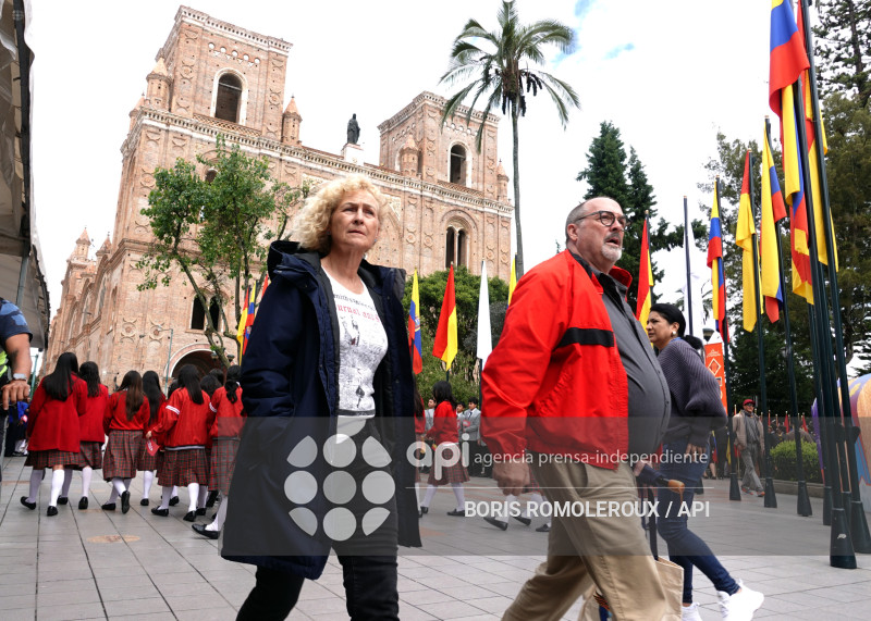 CUENCA-EMBANDERAMIENTO-FIESTAS INDEPENDENCIA
