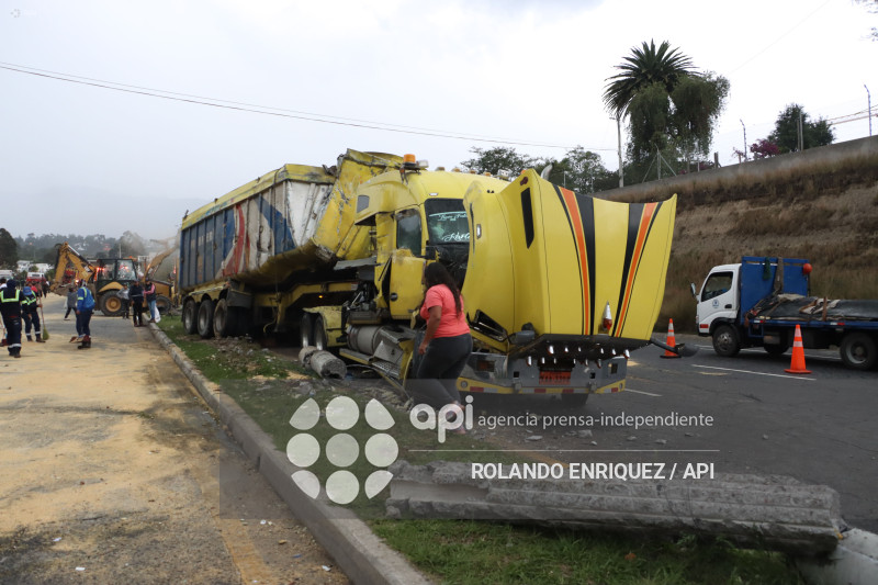 LIMPIEZA ACCIDENTE RUTA VIVA