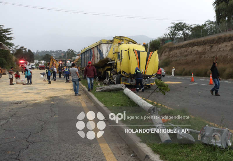 LIMPIEZA ACCIDENTE RUTA VIVA