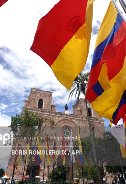 CUENCA-EMBANDERAMIENTO-FIESTAS INDEPENDENCIA