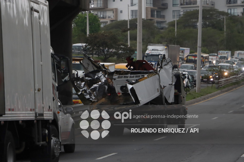 LIMPIEZA ACCIDENTE RUTA VIVA