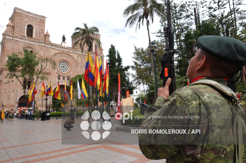 CUENCA-EMBANDERAMIENTO-FIESTAS INDEPENDENCIA