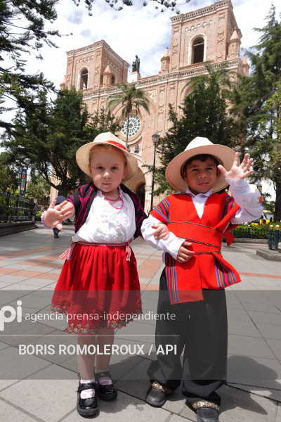 CUENCA-EMBANDERAMIENTO-FIESTAS INDEPENDENCIA