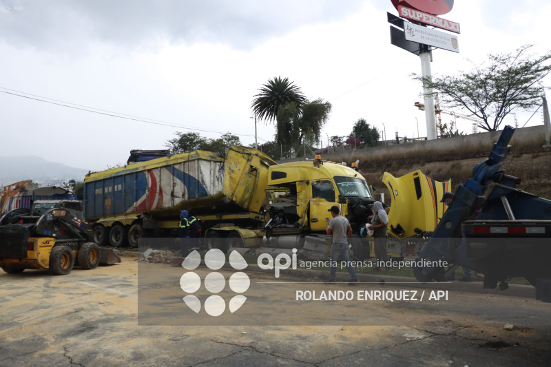 LIMPIEZA ACCIDENTE RUTA VIVA