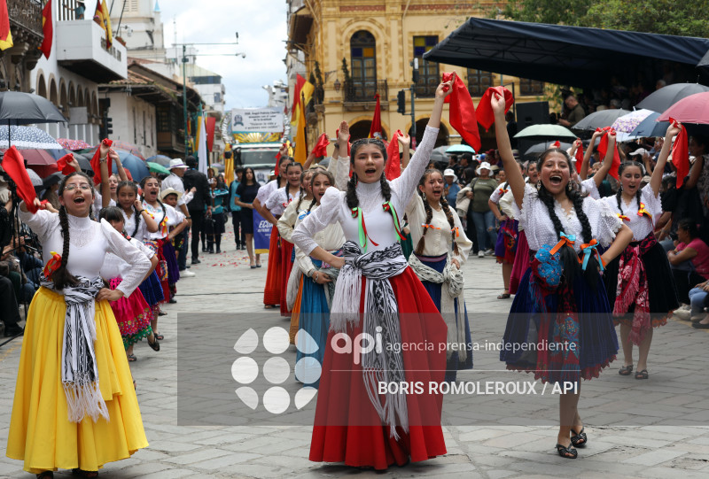 CUENCA-DESFILE ESTUDIANTIL-INDEPENDENCIA 205 AÑOS