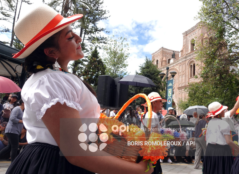 CUENCA-DESFILE ESTUDIANTIL-INDEPENDENCIA 205 AÑOS