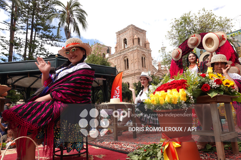 CUENCA-DESFILE ESTUDIANTIL-INDEPENDENCIA 205 AÑOS