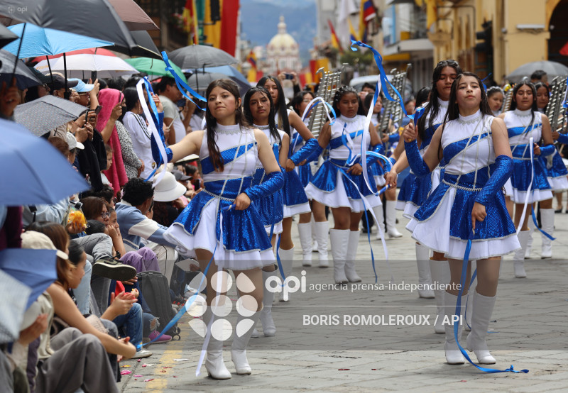 CUENCA-DESFILE ESTUDIANTIL-INDEPENDENCIA 205 AÑOS
