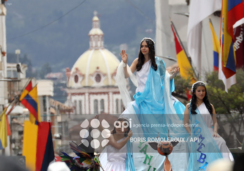 CUENCA-DESFILE ESTUDIANTIL-INDEPENDENCIA 205 AÑOS