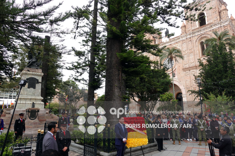 CUENCA-OFRENDAS FLORALES-INDEPENDENCIA 205