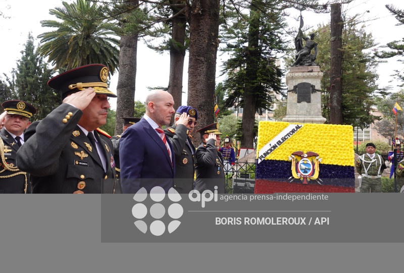 CUENCA-OFRENDAS FLORALES-INDEPENDENCIA 205