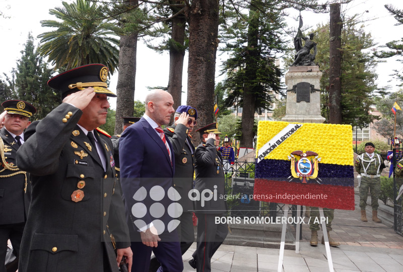 CUENCA-OFRENDAS FLORALES-INDEPENDENCIA 205