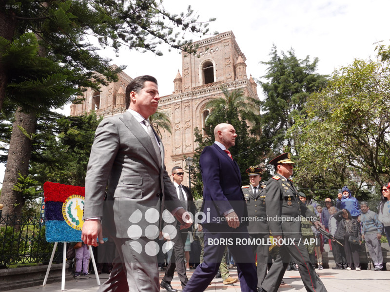 CUENCA-OFRENDAS FLORALES-INDEPENDENCIA 205
