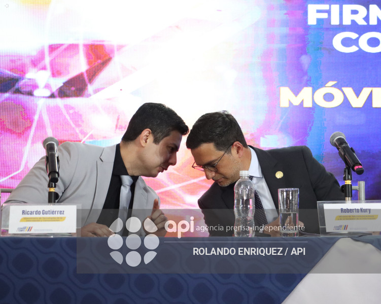 INFORME CONTRATOS CON OPERADORAS MOVILES PRIVADAS