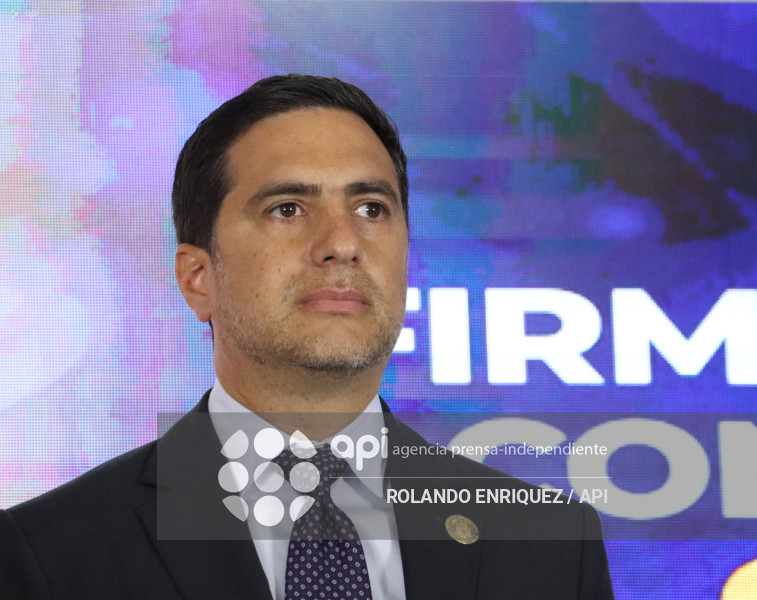 INFORME CONTRATOS CON OPERADORAS MOVILES PRIVADAS