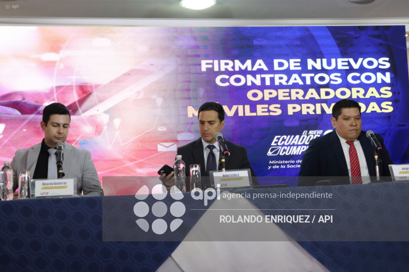 INFORME CONTRATOS CON OPERADORAS MOVILES PRIVADAS