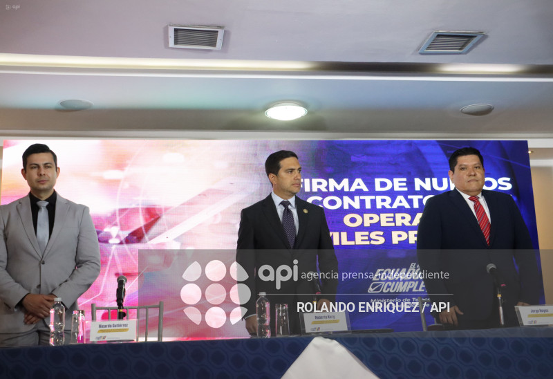 INFORME CONTRATOS CON OPERADORAS MOVILES PRIVADAS