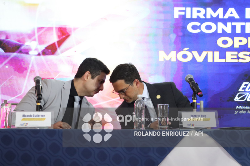 INFORME CONTRATOS CON OPERADORAS MOVILES PRIVADAS