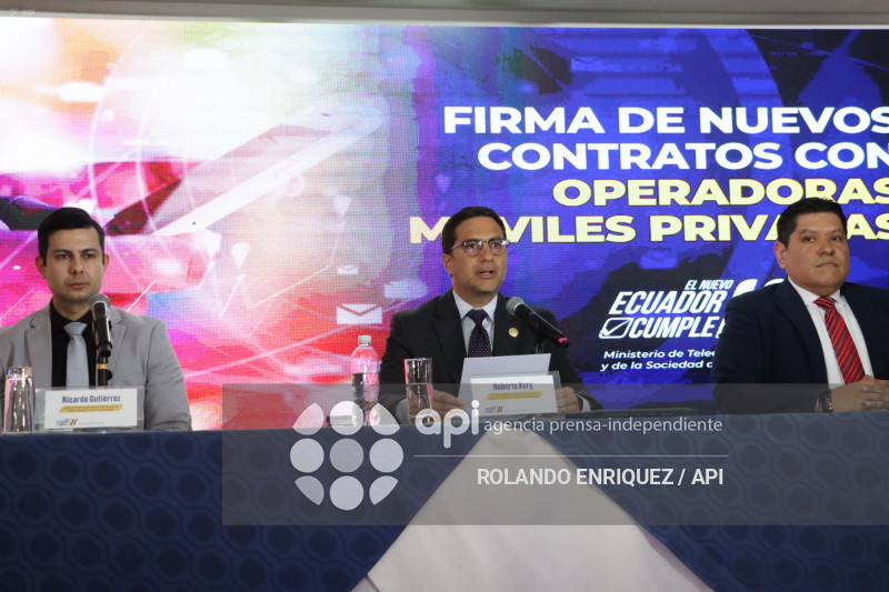 INFORME CONTRATOS CON OPERADORAS MOVILES PRIVADAS