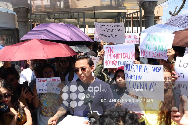 ESTUDIANTES MEDICINA DENUNCIAN