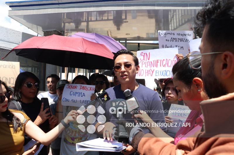 ESTUDIANTES MEDICINA DENUNCIAN