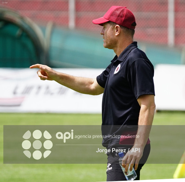 FBL LIGA ECUABET TECNICO VINO TINTO