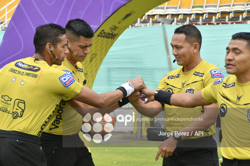 FBL LIGA ECUABET TECNICO VINO TINTO