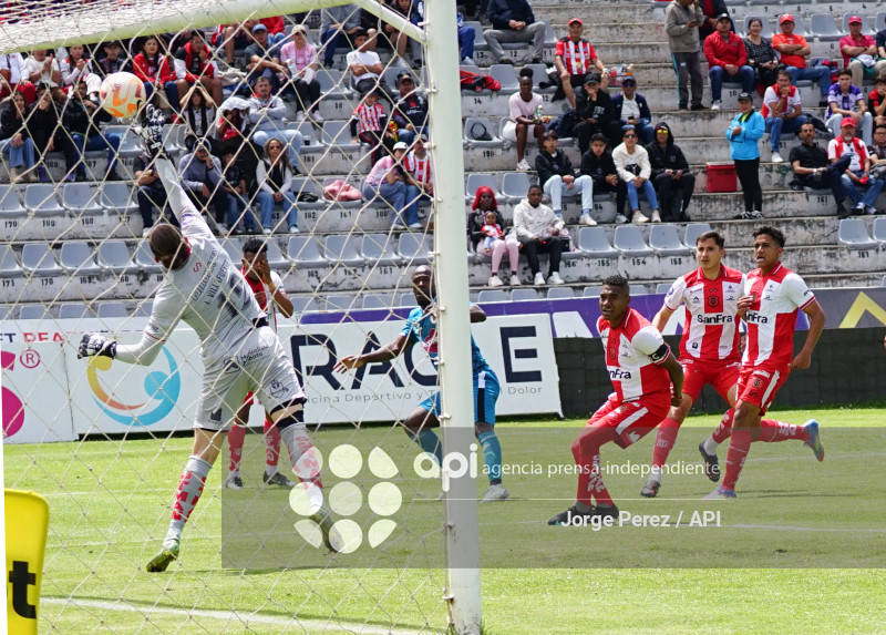 FBL LIGA ECUABET TECNICO VINO TINTO